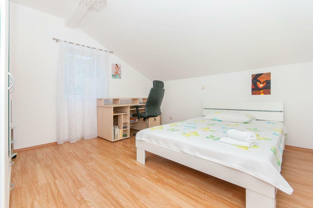 Modern Daire Duće Dış mekan fotoğraf